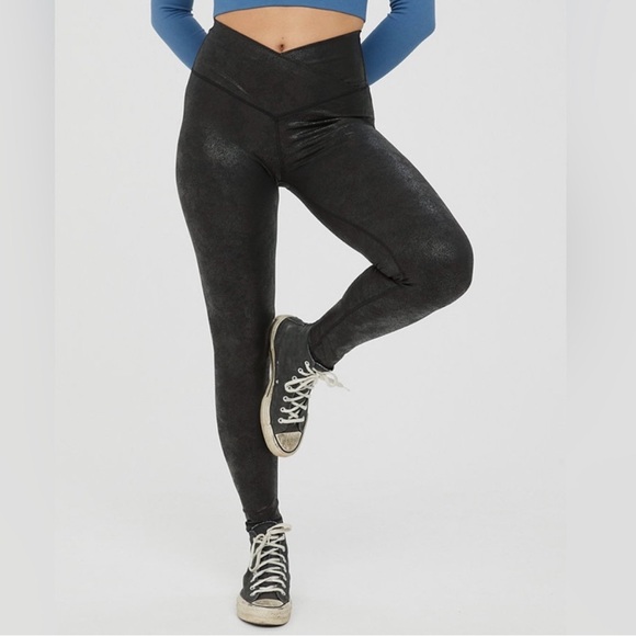 OFFLINE BY AERIE HUGGER
CRACKLE CROSSOVER black faux leather coated LEGGING M - Picture 2 of 2